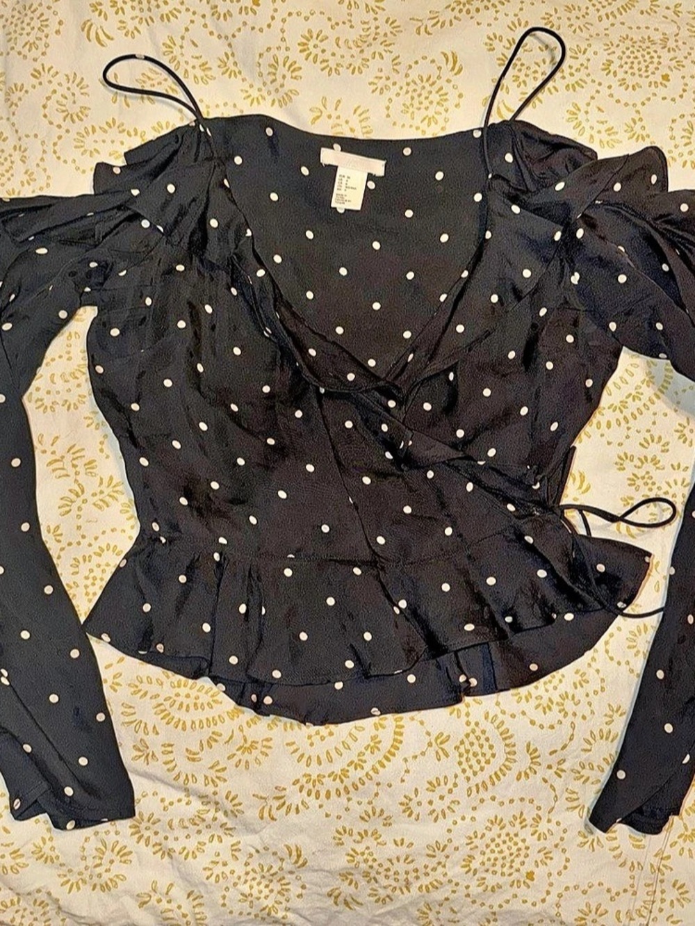 H&M Polka Dot Ruffle Blouse in Black & White Size Medium Like N